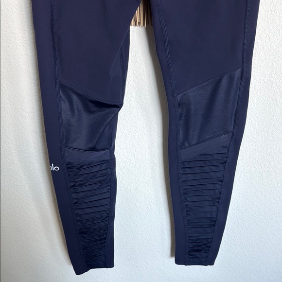 ALO Yoga Blue Moto-Style Leggings with Ribbed Panels - Picture 4 of 14